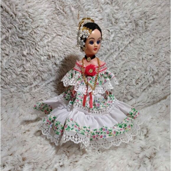Collectable doll w stand - Picture 2 of 11